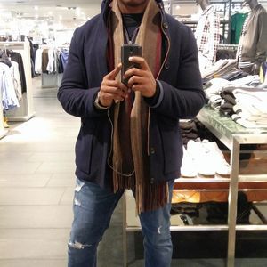 Meet your Posher, Yves